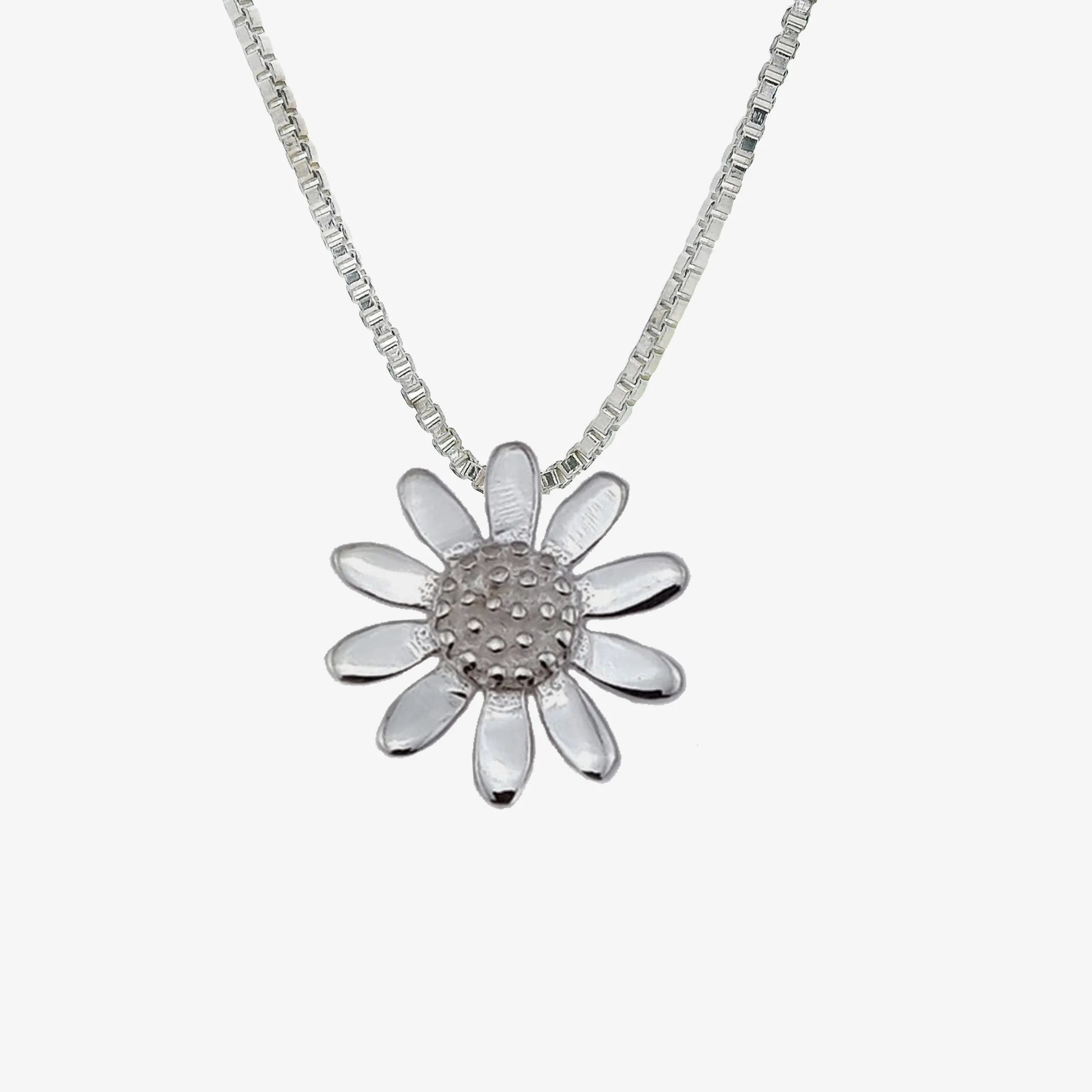 Silver Small Daisy Pendant Necklace
